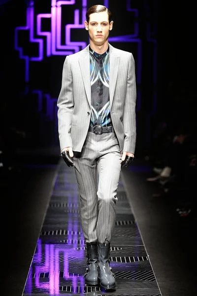 Look 25
